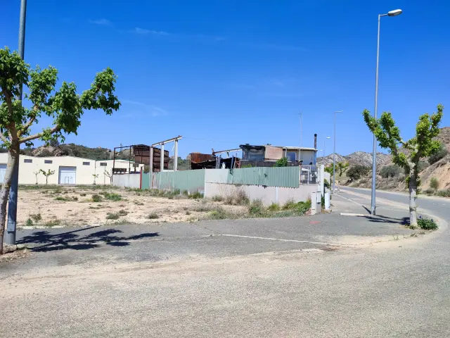 Subasta de nave industrial en Albelda el 23 de marzo de 2026