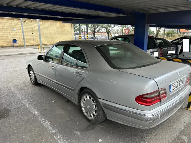 Subasta de turismos Mercedes E 270 el 20 de abril de 2026