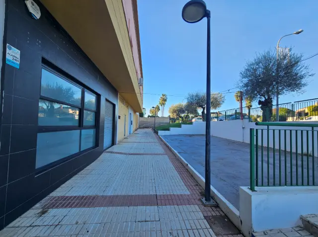 Subasta de local comercial en Bollullos De La Mitacion el 20 de abril de 2026