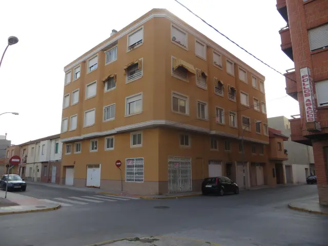 Subasta de local comercial en Albatera el 20 de abril de 2026