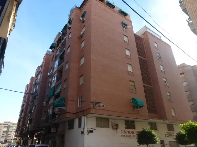 Subasta de local comercial en Molina De Segura el 20 de abril de 2026