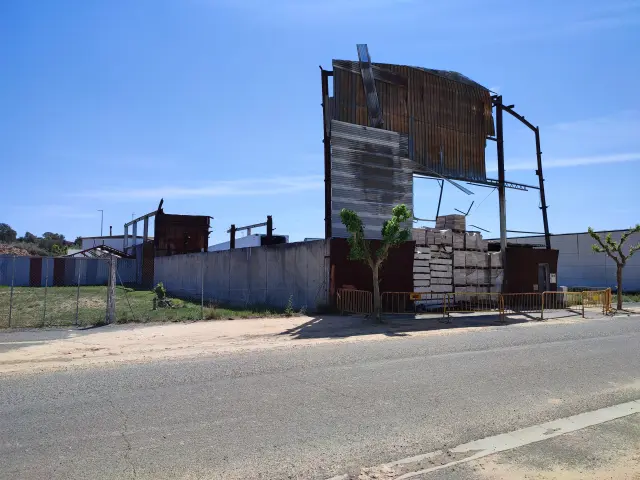 Subasta de nave industrial en Albelda el 23 de marzo de 2026