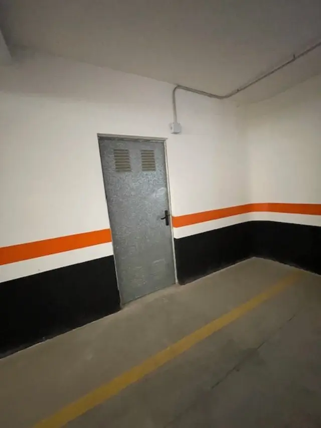 Subasta de garaje en Montroi-montroy el 30 de marzo de 2026