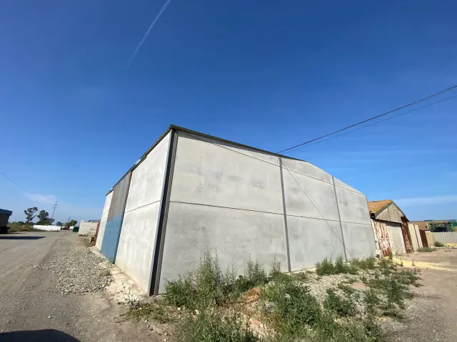 Subasta de nave industrial en Utrera el 23 de marzo de 2026