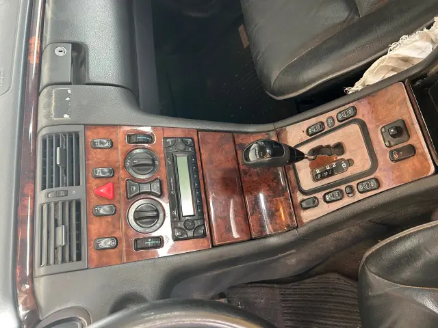 Subasta de turismos Mercedes E 270 el 20 de abril de 2026