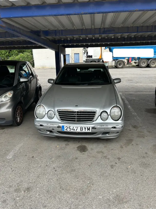 Subasta de turismos Mercedes E 270 el 20 de abril de 2026