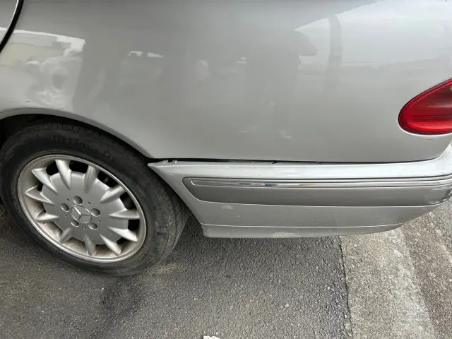 Subasta de turismos Mercedes E 270 el 20 de abril de 2026