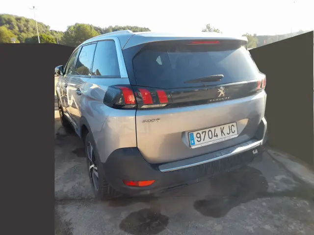 Subasta de turismos Peugeot N5008 Allure 1.5l Blue el 13 de abril de 2026