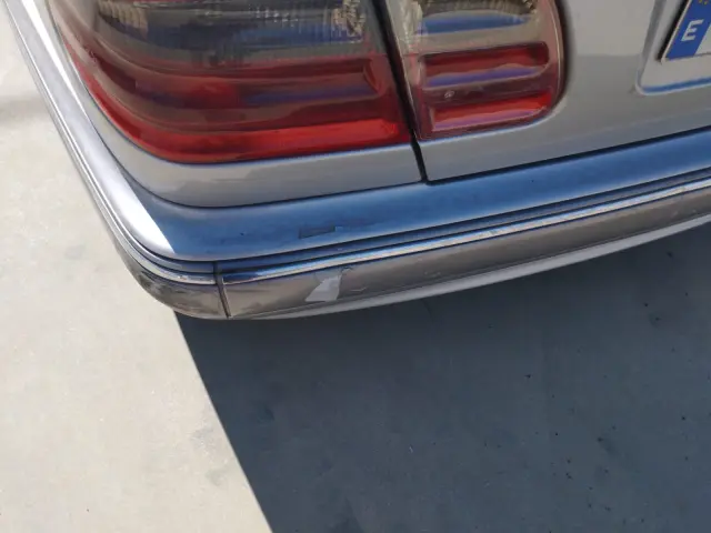 Subasta de turismos Mercedes E 270 el 20 de abril de 2026