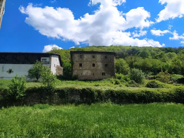 Subasta de solar en Latasa el 6 de abril de 2026