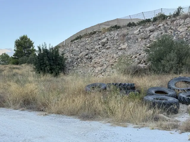 Subasta de solar en Velez De Benaudalla el 30 de marzo de 2026