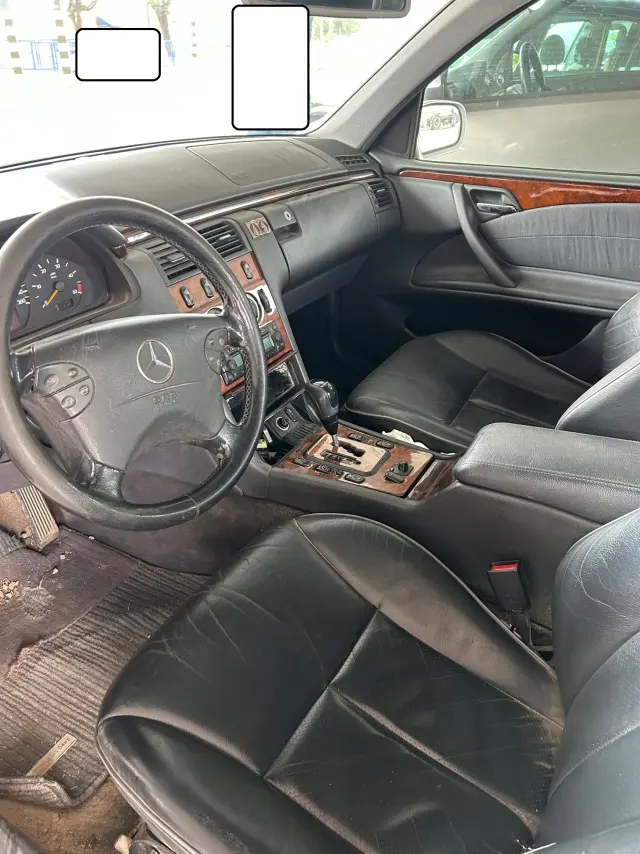 Subasta de turismos Mercedes E 270 el 20 de abril de 2026