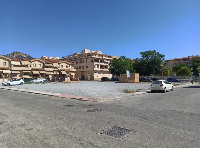 Subasta de solar en Atarfe el 23 de marzo de 2026