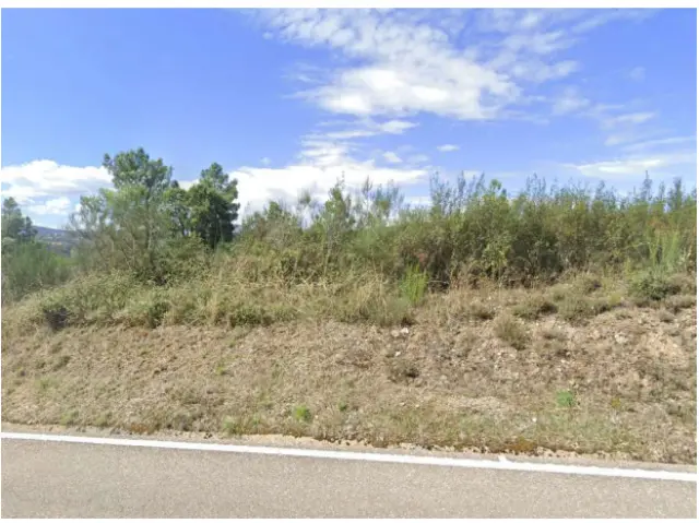 Subasta de finca rústica en Larouco el 6 de abril de 2026