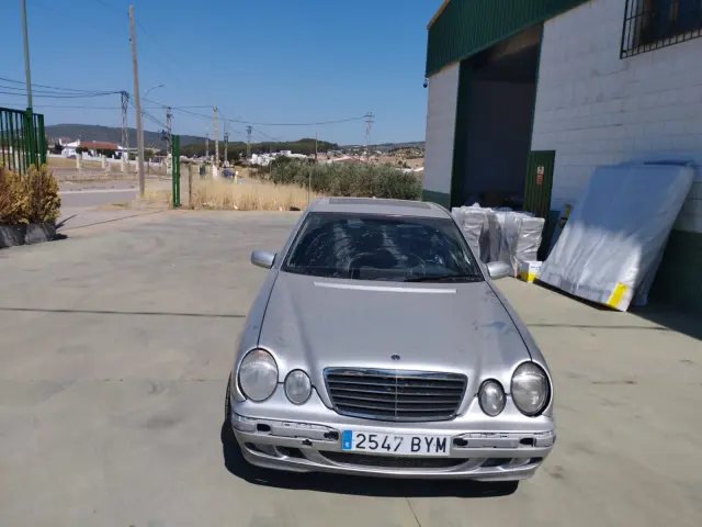 Subasta de turismos Mercedes E 270 el 20 de abril de 2026