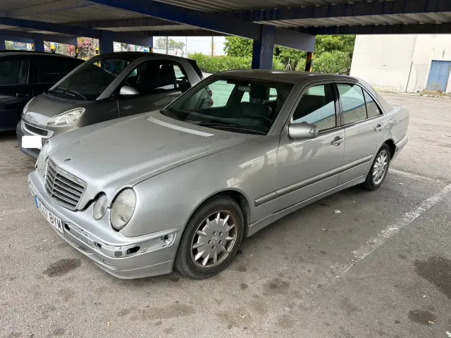 Subasta de turismos Mercedes E 270 el 20 de abril de 2026