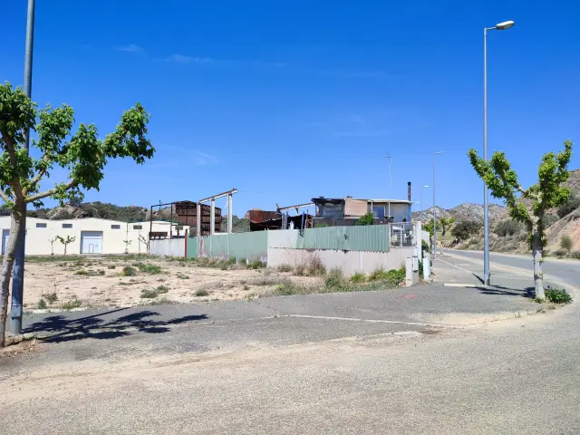 Subasta de nave industrial en Albelda el 23 de marzo de 2026