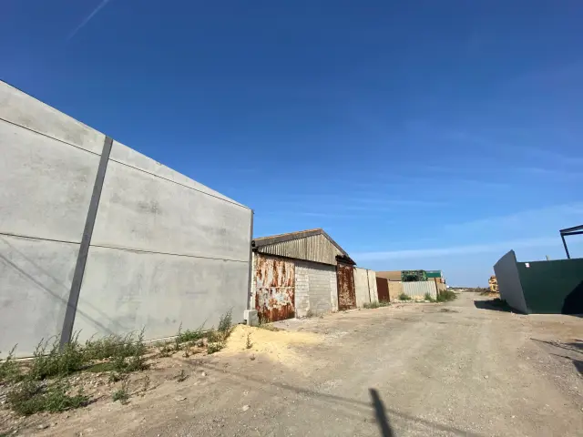 Subasta de nave industrial en Utrera el 23 de marzo de 2026