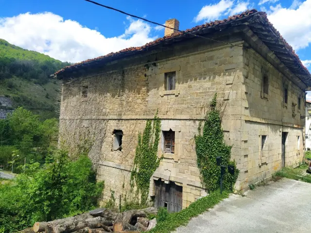 Subasta de solar en Latasa el 6 de abril de 2026