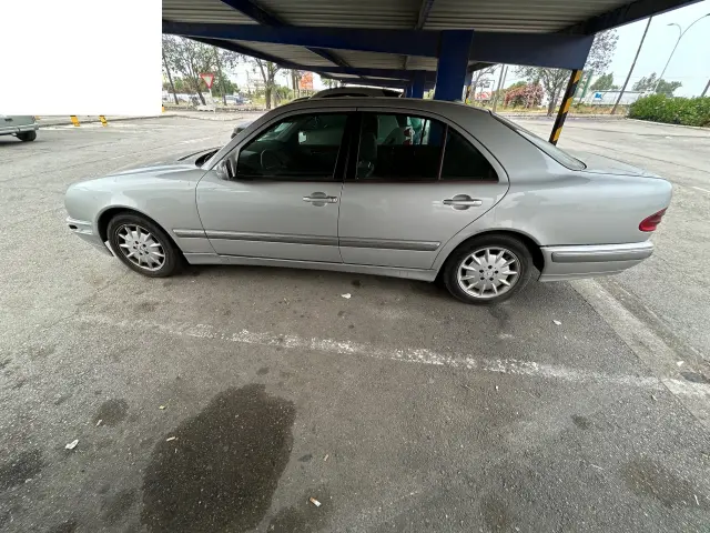 Subasta de turismos Mercedes E 270 el 20 de abril de 2026